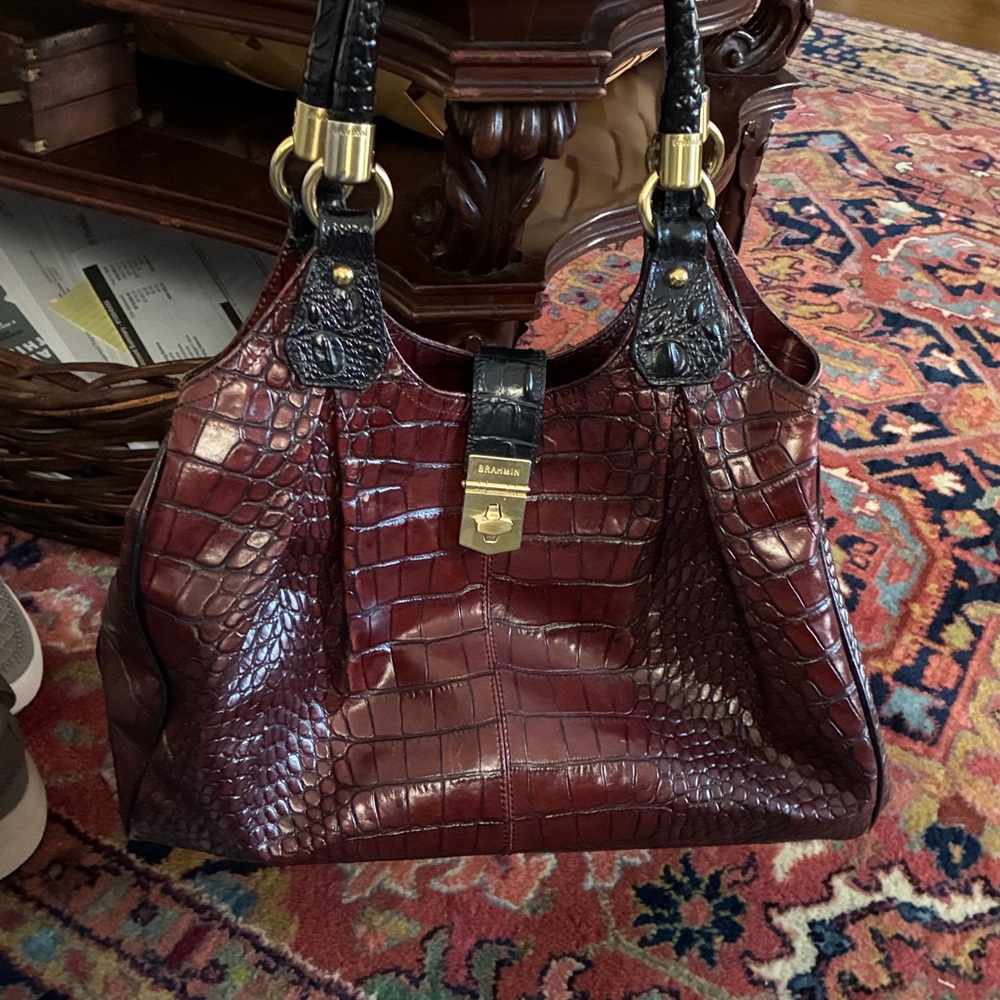 Crocodile-Embossed Brahmin AdrianExcellent condition.14.5 wide .10.2 tall - Picture 6 of 7